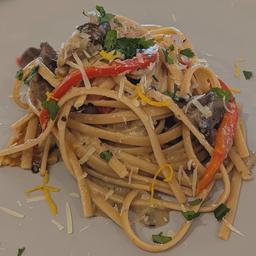 Chicken, Mushroom, and Bell Pepper Pasta with Greek Yogurt.