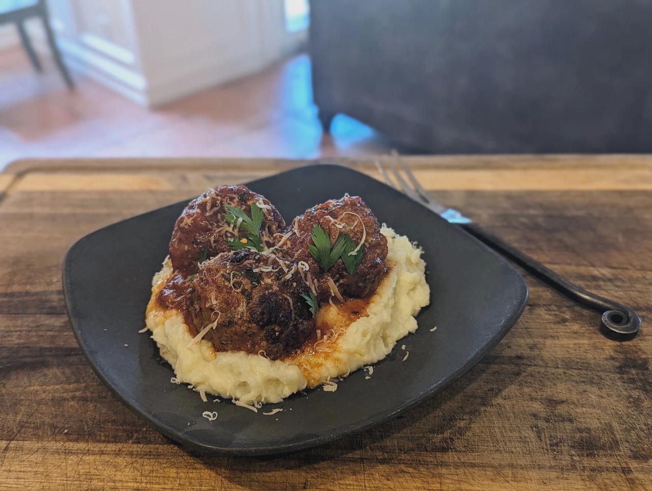 Juicy Meatballs with Tangy Tomato Sauce and Creamy Mashed Potatoes